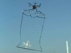 Беспилотник-полицейский поймал дрона-нарушителя