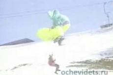 Парапланерист приземлился на головы лыжникам