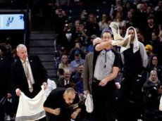 Летучая мышь прервала матч «Сан-Антонио» — «Милуоки»