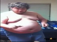 Мужчина "спрятал" в пупке 30 монет