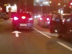 В Петербурге автоледи избила водителя иномарки