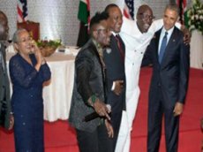 Обама станцевал с президентом Кении