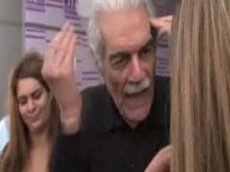 Омар Шариф ударил поклонницу перед телекамерами