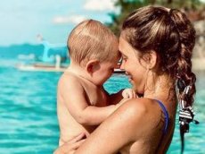 Регина Тодоренко показала, как ее сынишка учится плавать