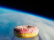 Норвежские энтузиасты запустили пончик в космос