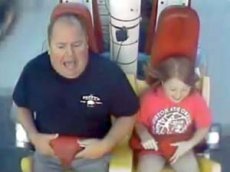 Мужчина так кричал во время аттракциона, что его остановили