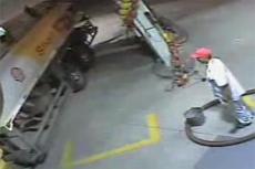 Причиной взрыва бензовоза стала глупость рабочего