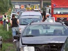 Авария с участием 259 машин произошла на шоссе в Германии