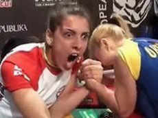 Грузинская участница ЧЕ по армрестлингу перепугала всех своими воплями