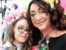 Лолита Милявская показала, как поет ее дочь