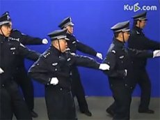 Китайские полицейские "взорвали" интернет