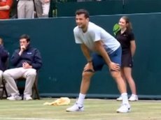 Бойфренд Шараповой устроил стриптиз во время матча