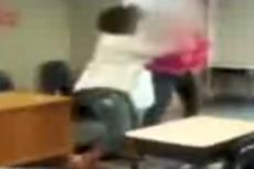 Драку ученицы с учительницей сняли на видео и выложили в Интернет