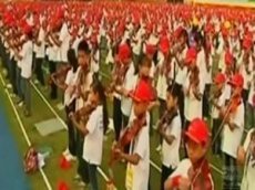 Школьники побили рекорд одновременной игры на скрипке