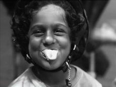 Шокирующее видео о вреде солнечных лучей для кожи снято в Великобритании