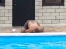 Прыгнувший мимо бассейна мужчина стал интернет-звездой