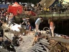 В Испании платформа со зрителями рухнула в море во время концерта