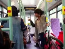 Арестована женщина, устроившая расистскую выходку в автобусе