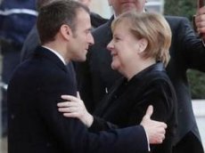 Меркель перепутали с супругой президента Франции