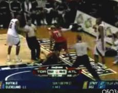 Лидер Торонто Форд сломал шею в календарном матче НБА