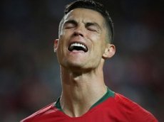 Роналду спел за рулем автомобиля