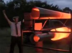 Британец построил крупнейшую в мире "пукающую" машину