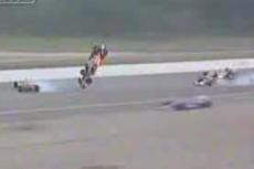 Массовая авария на гонках Файерстоун Инди