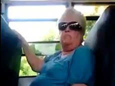 Подростки довели пожилую женщину до слез