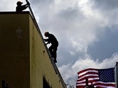 Американка попыталась перепрыгнуть с одной крыши на другую