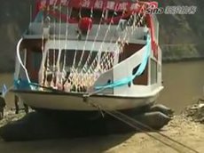 Яхта затонула во время первого спуска на воду