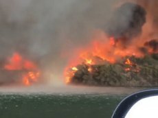 Появление огненного торнадо над горящими прериями сняли в США