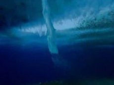 Подводный ледяной торнадо