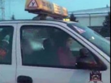 Поездка девушки с автоинструктором стала интернет-хитом