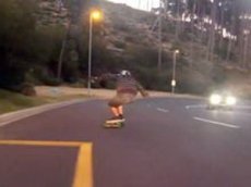 Скейтбордист разогнался на трассе до 110 км/ч