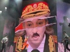 Мадонна показала в своем клипе Лукашенко и Гитлера