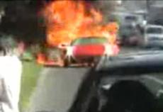 Автомобиль Феррари сгорел на дороге