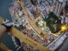 Россиянин покорил небоскреб в центре Гонконга