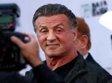 71-летний Сильвестр Сталлоне похвастался шикарным прессом