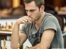 Гроссмейстер снялся в программе, где одновременно сыграл партию в шахматы и на пианино