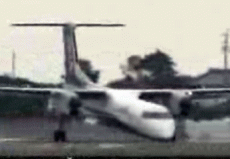 Самолет с 56 пассажирами чудом приземлился без переднего шасси