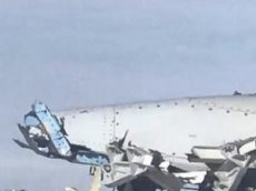 У пассажирского A380 в полете разрушилась обшивка двигателя