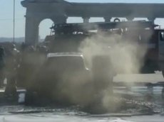 Очевидцы сняли на видео, как горит Porsche Cayenne