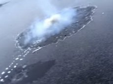 Салют подо льдом замерзшего озера