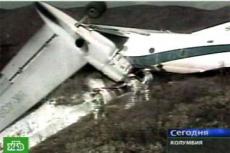 Пассажирский самолет раскололся надвое