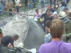 В Снежном Донецкой области из-под завалов спасли ребенка