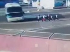 Автобус сбил спортсменок накануне Евроигр 2015