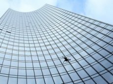 "Восхождение" французского Человека-паука на 153-метровое здание