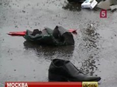 На МКАДе автомобиль насмерть сбил сотрудника ГИБДД