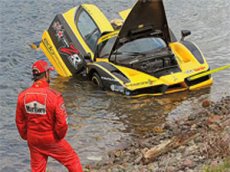 Ferrari Enzo за полтора миллиона долларов во время гонок упал в океан