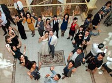 Джигиты Казахстана станцевали свадебный танец без штанов